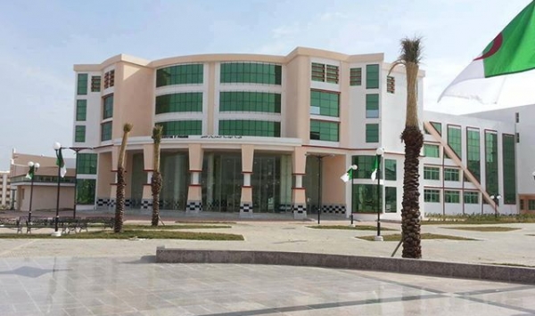 أساتذة جامعة قسنطينة 02 يعتصمون ويطالبون الجزائر بالتحرك