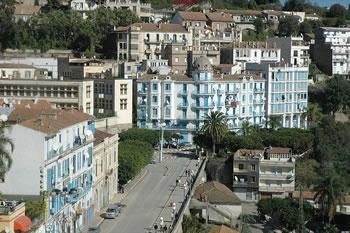 Plus de 2000 grévistes dans la rue