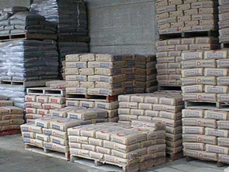 عشرات العمال بمصنع الإسمنت بالشلف يحتجّون