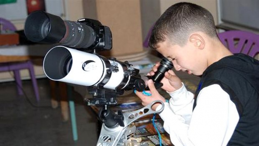 15 associations au festival des activités scientifiques et astronomiques pour enfants