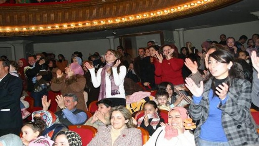 De la magie, de la prestidigitation et de l'illusionnisme sous les yeux ébahis des enfants à El Khroub