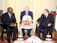 Le président Bouteflika reçoit le nouvel ambassadeur d'Afrique du Sud