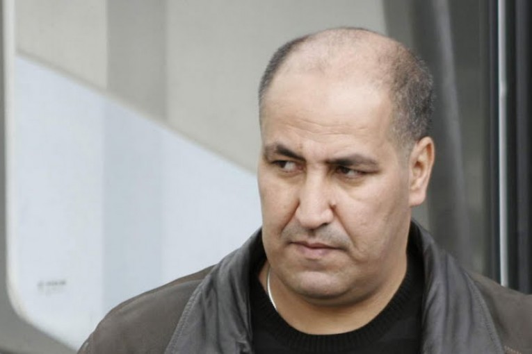 حمار غاضب و يطالب ماضوي بتفسيرات بعد السقوط أمام شلف