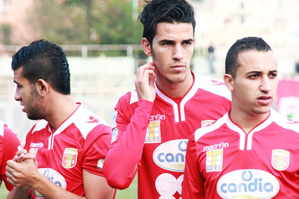 أنصار شبيبة بجاية يهددون اللاعبين