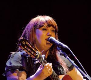 سميرة براهمية تغني في الجزائر بأربع لغات