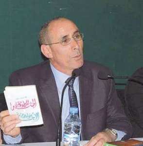 د/ أحسن تليلاني عميد كلية الآداب واللغات بجامعة سكيكدة