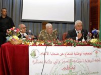 Un arbre contre l'engin de la mort