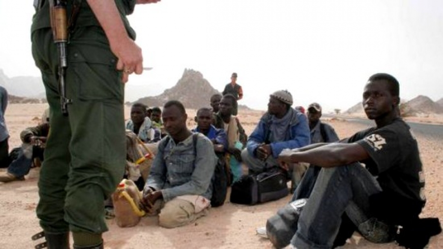 496 immigrants africains arrêtés à In Guezzam et Tamanrasset (MDN)