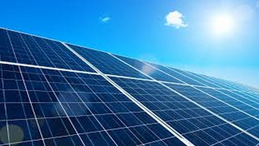 Une centrale électrique solaire prochainement lancée en travaux à Batna (responsable)