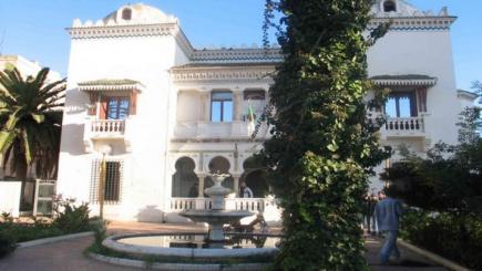 طلبة مدرسة الفنون الجميلة يواصلون إضرابهم