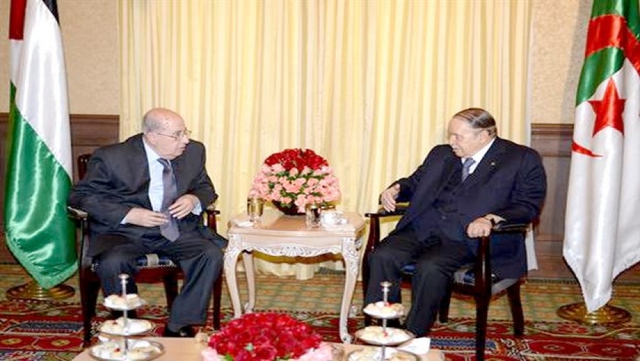 Le président Bouteflika reçoit le président du Conseil national palestinien