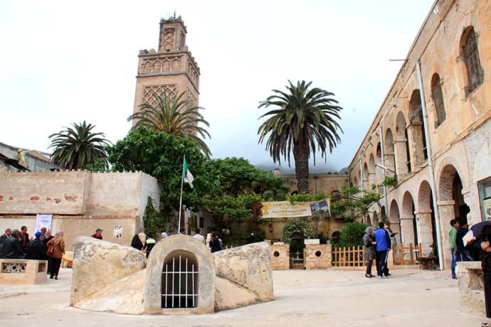 اتفاقية بين 