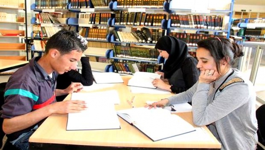 Une bibliothèque dans chaque station radiophonique