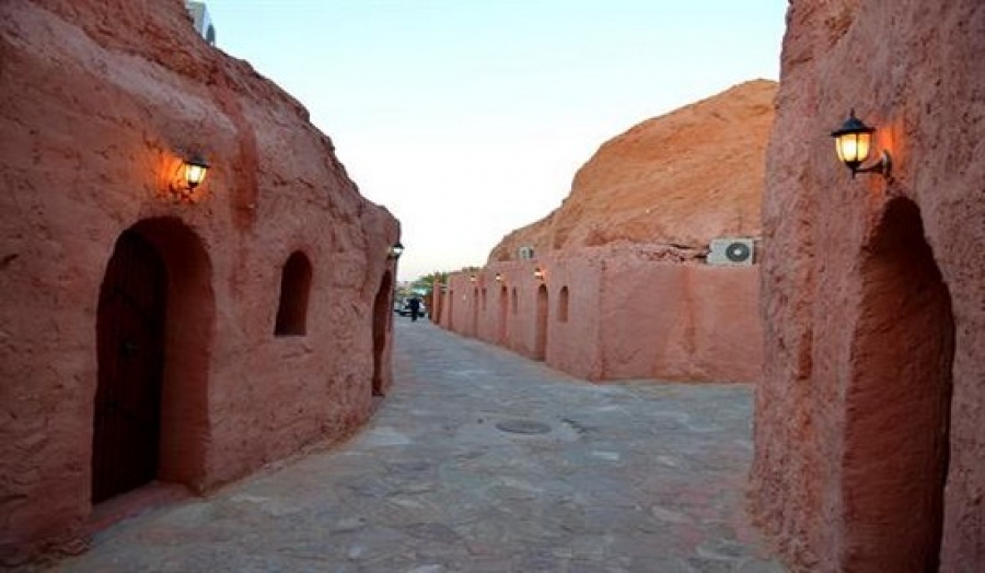 Sellal visite un projet de village touristique à Bour-El-Haïcha (Ouargla)