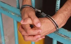 سارق مبلغ مالي من داخل سيارة بسطيف وراء القضبان