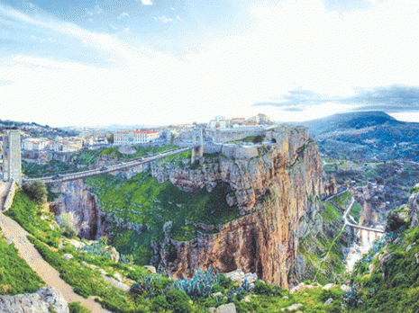 Constantine etouffée par 60 ans d'Etat central