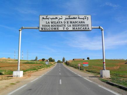 والي معسكر يهدد بفضح الهيئة التنفيذية وردع أي محاولات لنهب أموال الشعب