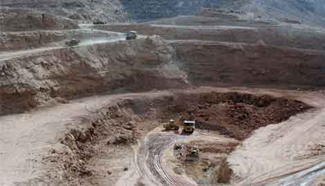 عمال منجم الفوسفات بتبسة يشلون المركب