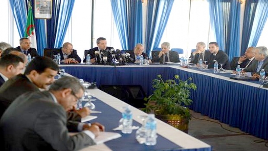 Des licences d'importation pour les produits pesant fortement sur les importations