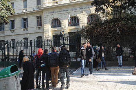 تلاميذ يغلقون ثانوية بباتنة بسبب حرمان زميلهم من التقدم للبكالوريا