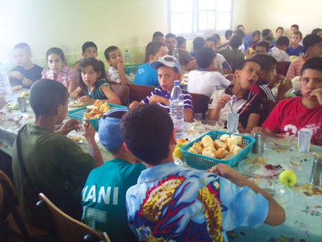 تسمّم 41 تلميذا بغليزان عقب تناولهم وجبة غداء فاسدة