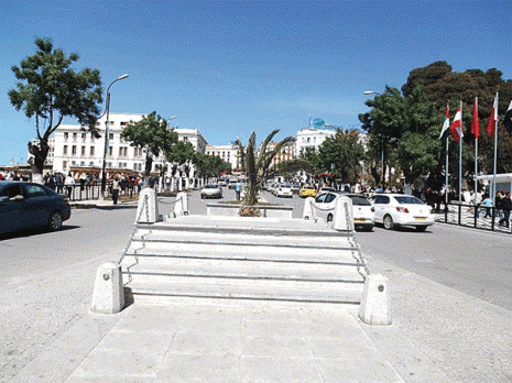 La statue de Cheikh Ben Badis déboulonnée à Constantine
