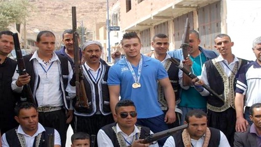 Le jeune Aymen Touairi, triple médaillé d'or aux mondiaux d'haltérophilie, honoré par les siens à M'sila
