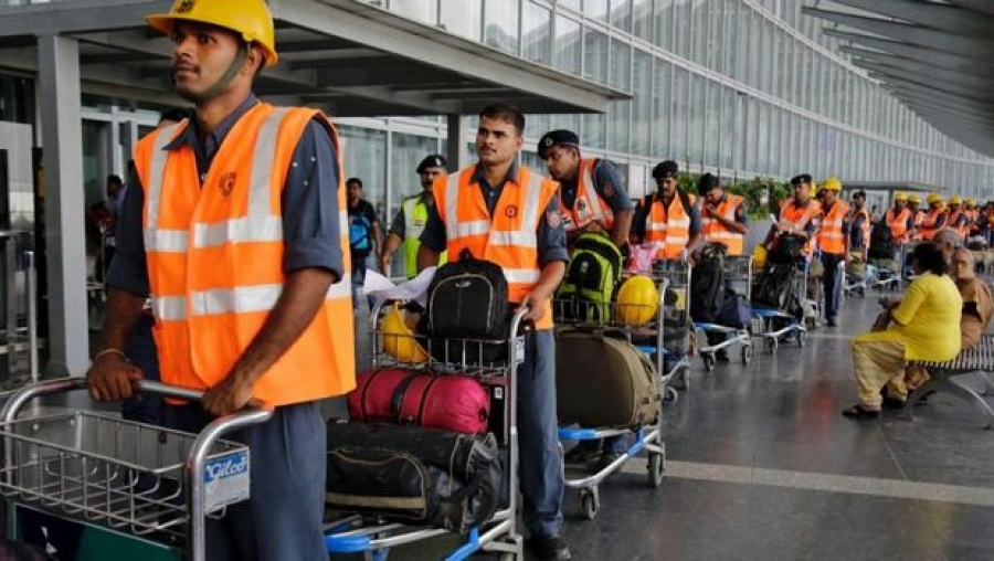 L'aide internationale commence à arriver au Népal après le séisme dévastateur