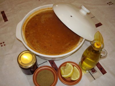 Soupe piquante à l'ail (marqa harra)