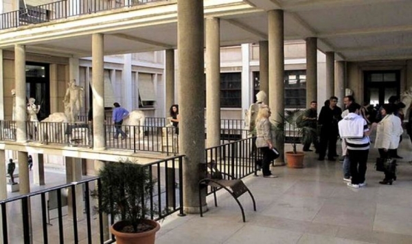 طلبة المدرسة الوطنية للفنون الجميلة يوقفون الإضراب