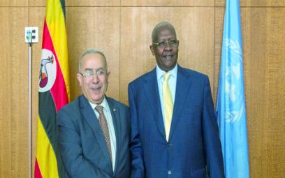 Des promotions sur les produits locaux et des visiteurs en masse