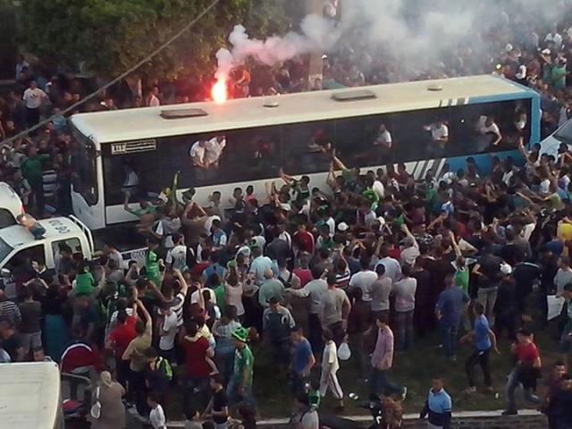 ليلة بيضاء ببجاية وليكراب يحلمون بثنائية تاريخية بعد معانقة الكأس