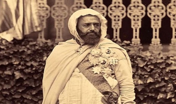 100 باحث في الملتقى الدولي 