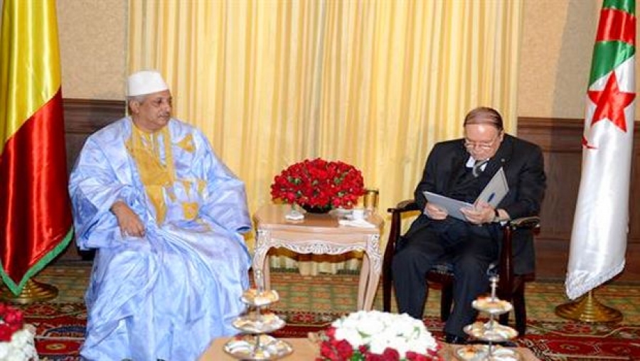 Le président Bouteflika reçoit l'envoyé spécial du président malien