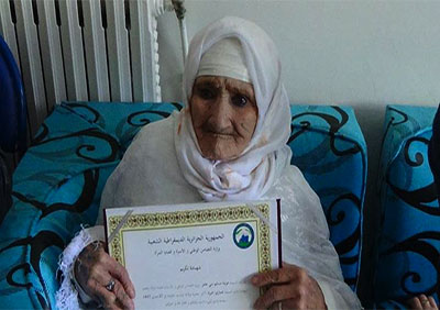 Meslem Mounia honore Ammari Kheïra, la doyenne de l'humanité de 118 ans