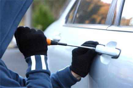 عسكري متقاعد يقود شبكة سرقة المركبات المعروضة للبيع بالعاصمة