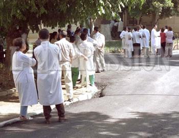 Les médecins résidents poursuivent leur débrayage