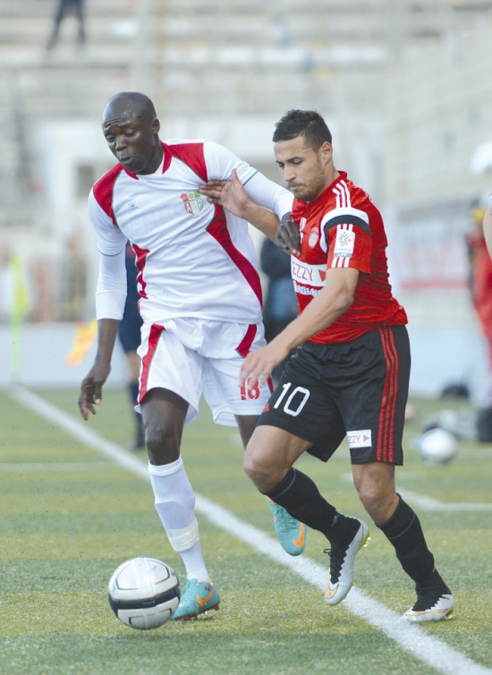 أنا مرتاح في اتحاد العاصمة .. وهدفي الفوز بالألقاب