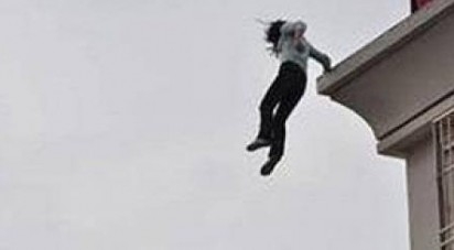 رمى بزوجته من الطابق الرابع بعزبة في سكيكدة