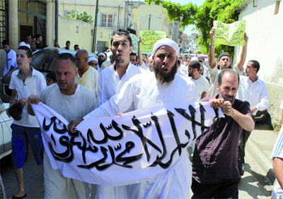 Les islamistes tentent de reprendre le contrôle de la rue