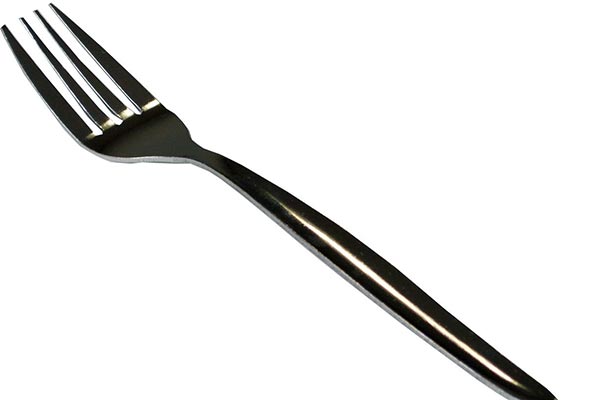 زوجة تعذب ربيبها الطفل حرقا بشوكة طعام بعنابة