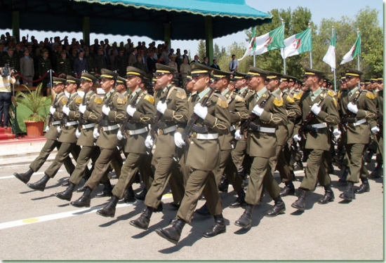 تخرج 2.201 دركي بمدرسة ضباط الصف لسيدي بلعباس