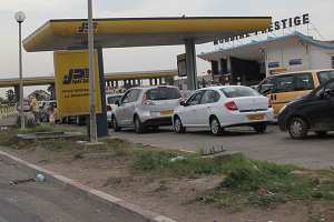 سكان تيبازة يترقبون إنطلاق خدمات محطات البنزين بالطريق السريع