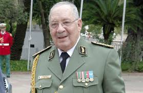 Lors de sa visite à la 3e région militaire à Bechar