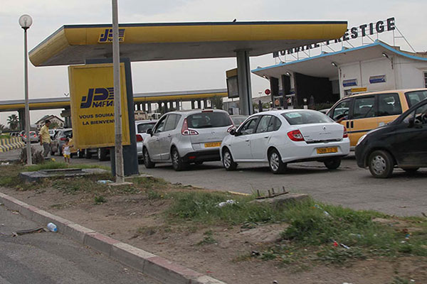 سكان تيبازة يترقبون إنطلاق خدمات محطات البنزين بالطريق السريع