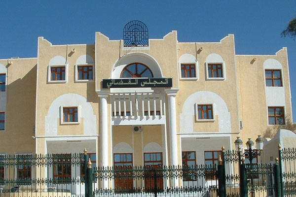 عائلة قتيل تحتج أمام مجلس قضاء الجلفة