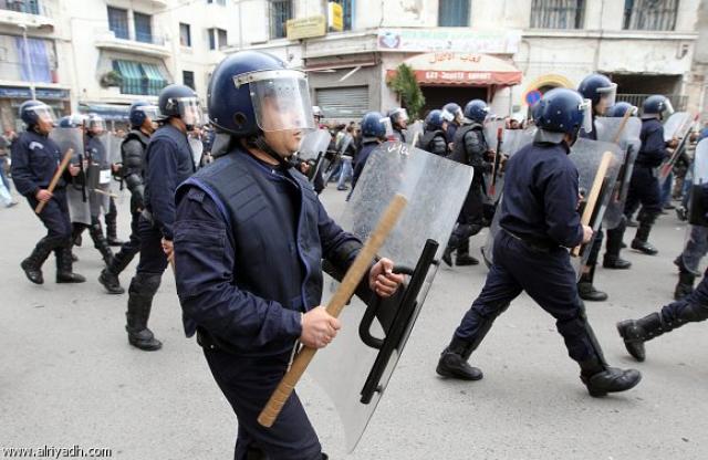 قوات مكافحة الشغب تعتقل أكثر من 20 محتجا برمضان جمال في سكيكدة