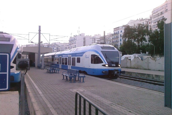 تواصل إضراب سائقي قطارات ضواحي العاصمة