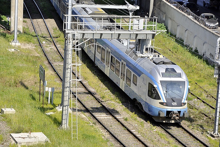 وزارة النقل تفشل في وقف إضراب عمال السكك الحديدية