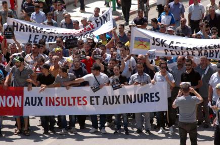 قدامي الشبيبة يقودون ثاني أضخم مسيرة بتيزي وزو لمطالبة حناشي بالرحيل